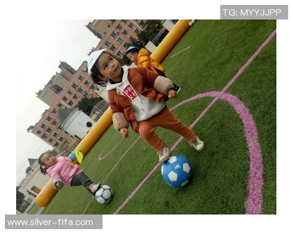 幼儿园足球联赛精彩纷呈小小球员展现无限潜力与团队精神